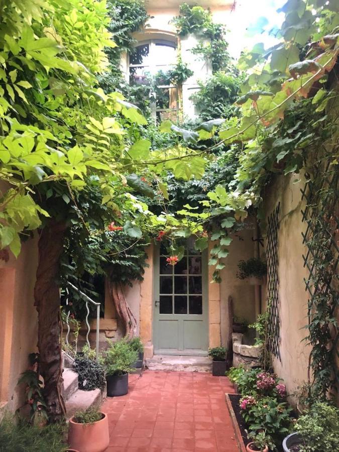 Le Patio D'Arles Bed & Breakfast Exterior photo